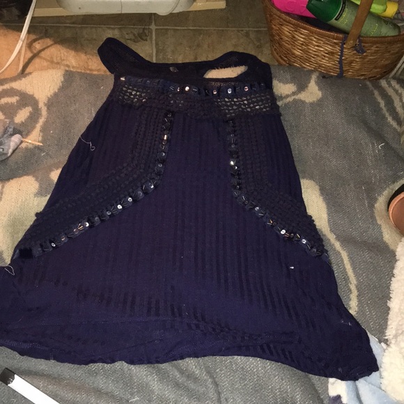 Tank tops - Picture 3 of 6